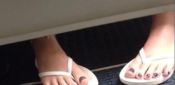  Amazing Candid Teen Feet - Purple Toes And White Flipflops